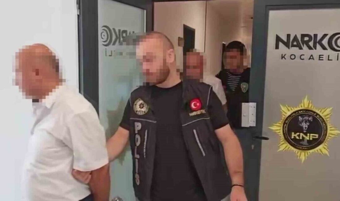 Pul biber içine zulalanmış eroin ele geçirilmişti, 2 şüpheli tutuklandı Kocaeli’de şehirlerarası yolcu otobüsünde pul biber paketlerine gizlenmiş 6 kilo