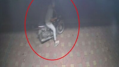 Hatay’ın Payas ilçesinde apartman önünde park halinde bulunan motosikletin, hırsız