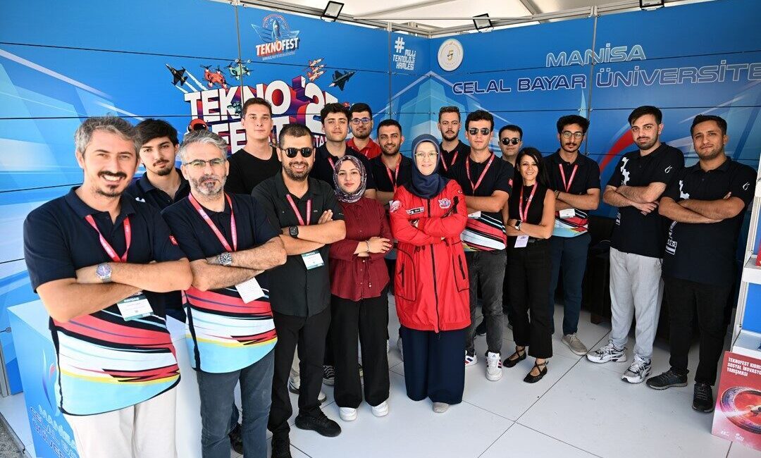Rektör Kibar’dan TEKNOFEST’te gençlere destek Manisa Celal Bayar Üniversitesi Rektörü Prof. Dr. Rana Kibar, TEKNOFEST