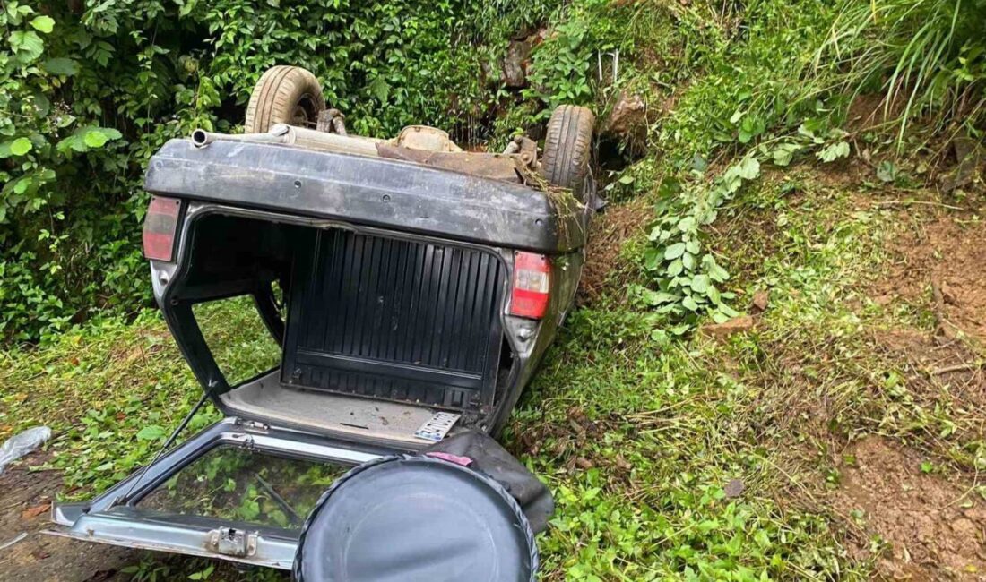Rize’de freni patlayan Tofaş takla attı: 3 yaralı Rize’de freni patlayan Tofaş otomobil yamaca çarpıp takla attı, kazada