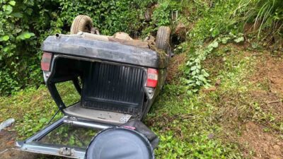 Rize’de freni patlayan Tofaş otomobil yamaca çarpıp takla attı, kazada