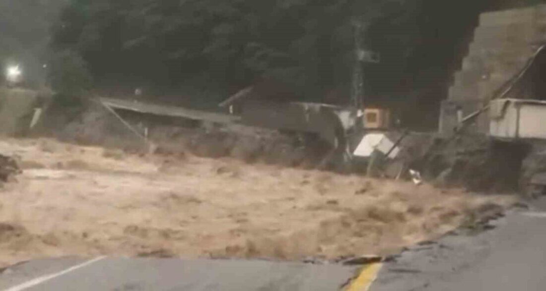 Rizede şiddetli yağış etkisini sürdürüyor Doğu Karadeniz bölgesini 2 gündür etkisini altına alan yağışlar Rize’de