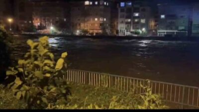 Doğu Karadeniz bölgesinde 2 gündür etkili olan yağışlar Rize’de bu