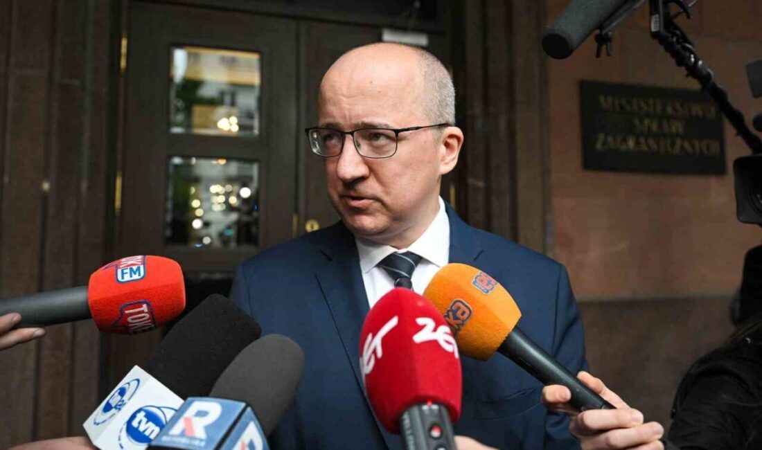 Rusya’nın Polonya Maslahatgüzarı, Polonya’nın hava sahasının ihlal edildiğini yalanladı Rusya’nın Polonya Büyükelçiliği Maslahatgüzarı Andrei Ordash, Polonya hükümetinin Rusya’ya ait