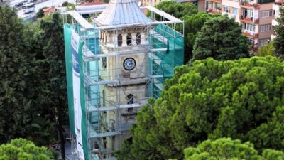 Kocaeli Büyükşehir Belediyesi’nin başlattığı restorasyonla tarihi İzmit Saat Kulesi’nde yıllardır