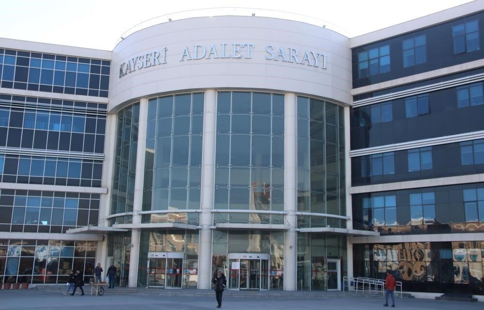 Kayseri’de sahte ehliyetle kiraladığı otomobili başka bir kişiye satmaya çalışmaktan
