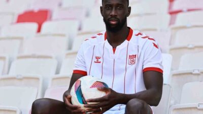 Özbelsan Sivasspor’da sözleşmesi sona eren ve takımdan ayrılan Samba Camara,