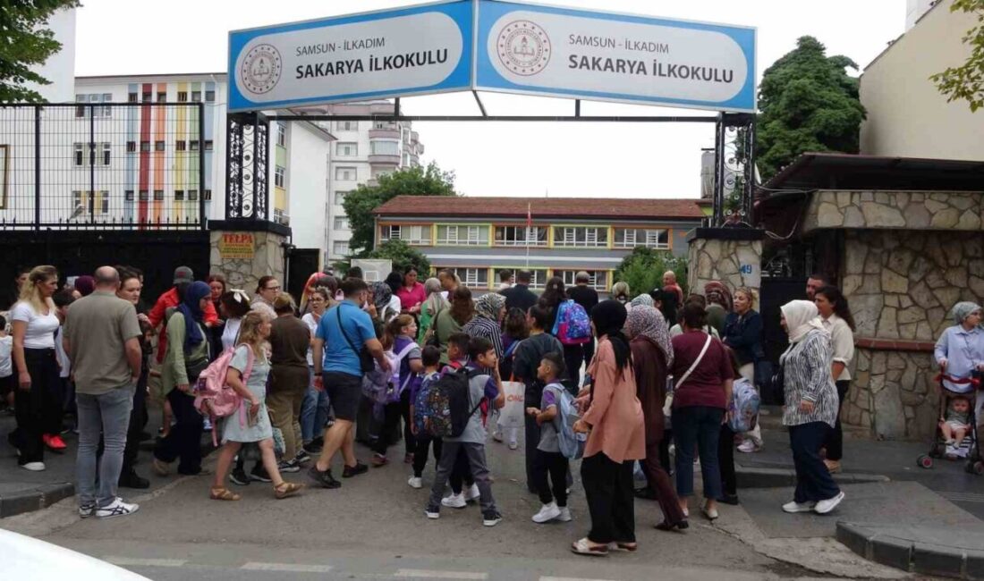 Samsun’da 260 bin öğrenci dersbaşı yaptı Samsun’da 2025-2026 eğitim-öğretim yılının ilk gününde yaklaşık 260 bin öğrenci