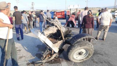 Samsun’un Vezirköprü ilçesinde kamyonet ile traktörün çarpıştığı trafik kazasında 4