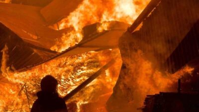 Samsun’un Tekkeköy ilçesinde bulunan bir kereste fabrikasında yangın çıktı. Yangın