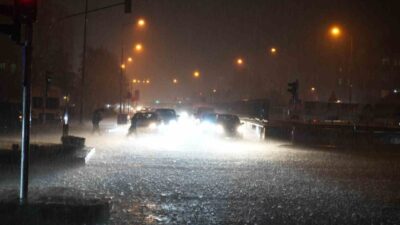 Samsun’un Atakum ilçesinde etkili olan kuvvetli yağışta metrekareye 120 kilogram