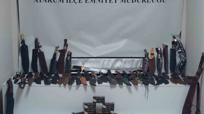 Samsun’da polis ekipleri, bir işyerine düzenledikleri operasyonda ruhsatsız silahlar ve