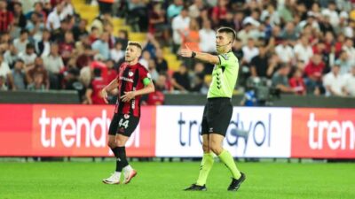 Samsunspor, Gaziantep FK ile oynanan karşılaşmada verilen hakem kararlarına tepki