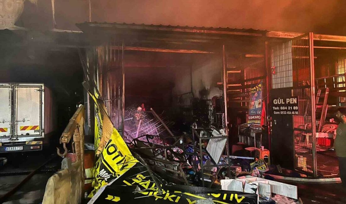 Sanayi sitesindeki yangında 7 iş yeri ve 3 araç yandı İzmir’in Kemalpaşa ilçesine bağlı Bağyurdu Sanayi Sitesi’nde bulunan bir oto