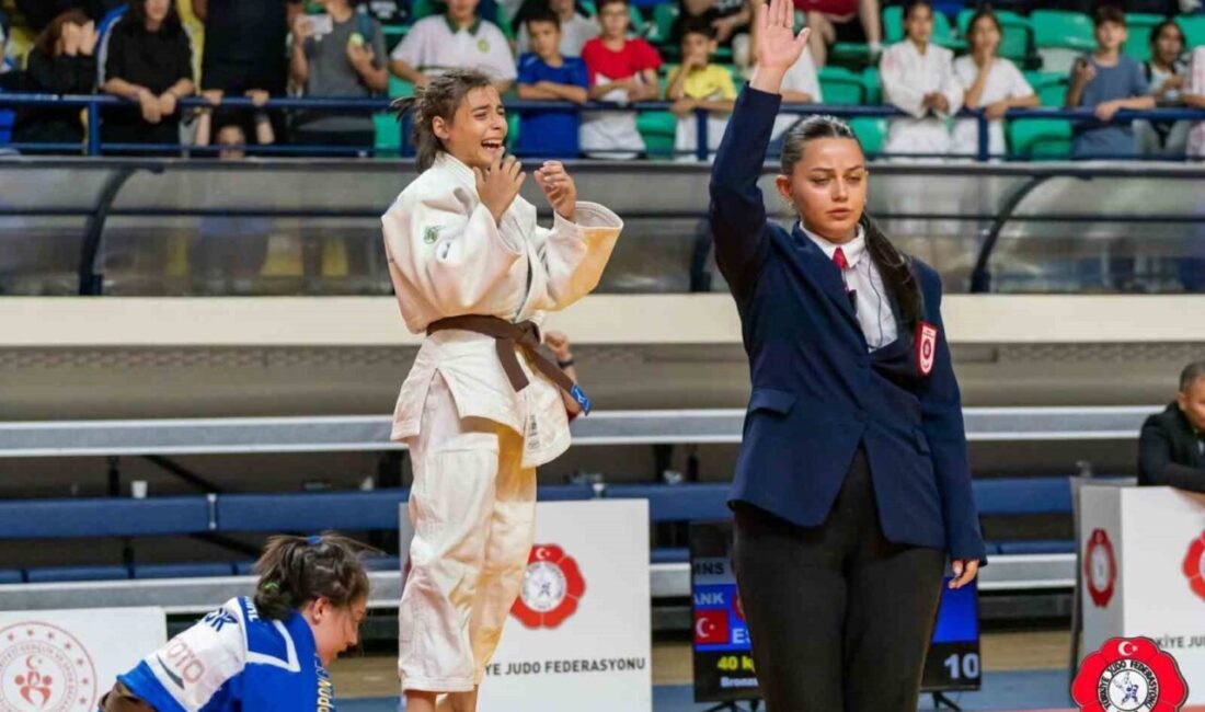 Şanıer kardeşler farklı branşlarda başarıdan başarıya koşuyor Yunusemre Belediyespor’un iki sporcusu Ahmet ve Elif Şanıer, farklı branşlarda