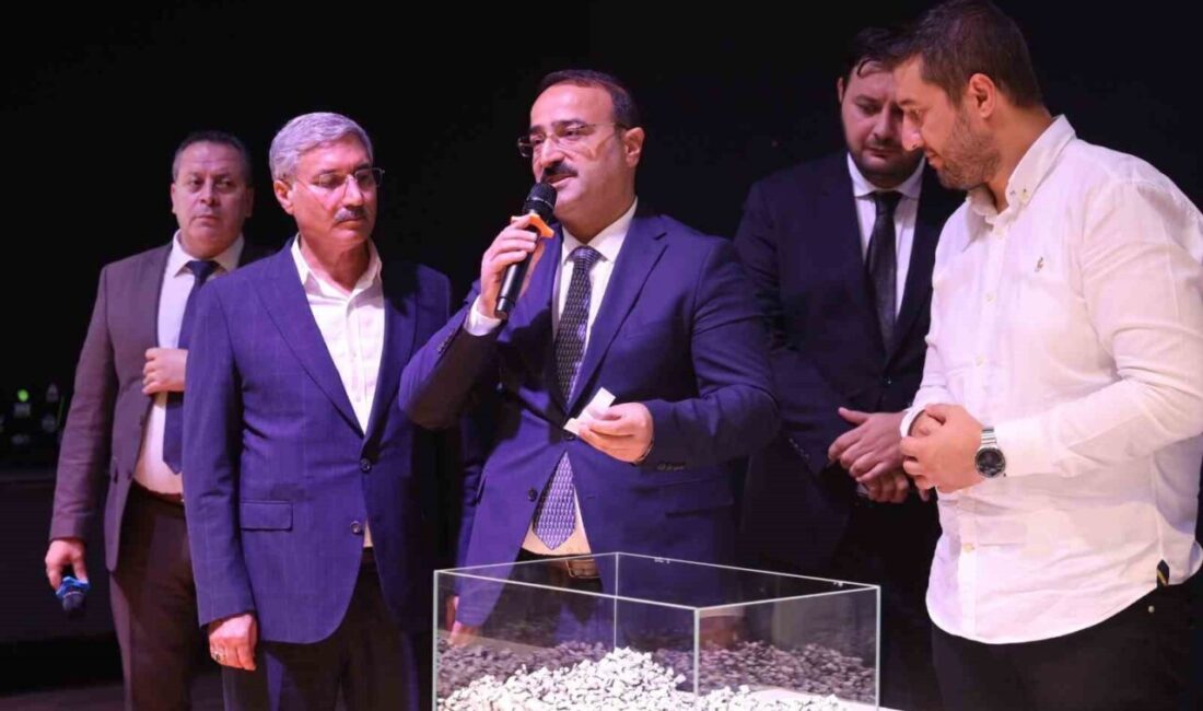 Şanlıurfa’da 106 işçi alımı için kura çekimi yapıldı Şanlıurfa Büyükşehir Belediyesi, çeşitli birimlerde görevlendirilecek 106 personelin belirleneceği kura