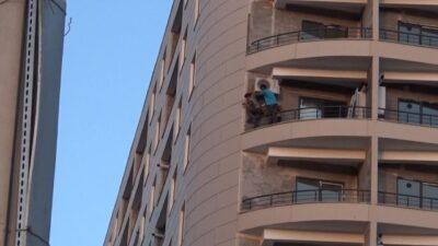Şanlıurfa’da çocuk yaştaki 3 kişinin, 12 katlı bir binanın 8’inci