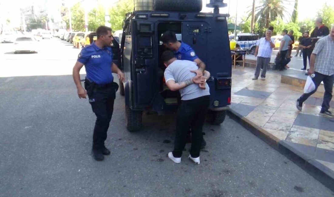 Şanlıurfa’da ’dur’ ihtarına uymayan şüpheli yüklü miktarda altınla kovalamaca sonucu yakalandı Şanlıurfa’da ’dur’ ihtarına uymayarak elindeki poşet dolusu altınla kaçan şüpheli,