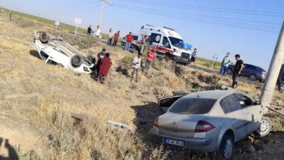 Şanlıurfa’nın Ceylanpınar ilçesinde 2 otomobilin çarpışması sonucu meydana gelen trafik