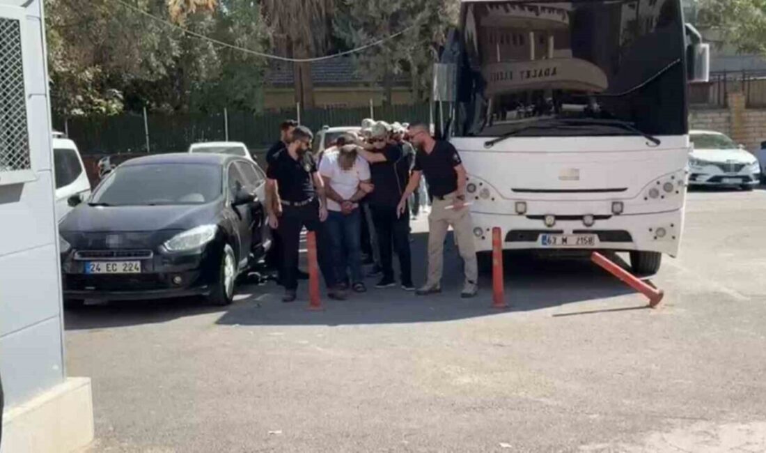 Şanlıurfa’daki DEAŞ operasyonunda 10 tutuklama Şanlıurfa merkezli 6 ilde terör örgütü DEAŞ’a yönelik düzenlenen operasyonda