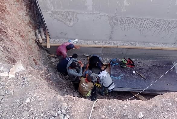 Şantiyede temele düşen şahıs yaralandı Hatay’da bina temelinde düşerek yaralanan şahıs itfaiye ekipleri tarafından kurtarıldı.