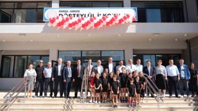 Sarıgöl’ün en büyük okulu olan 24 sınıflı Dört Eylül İlkokulu,