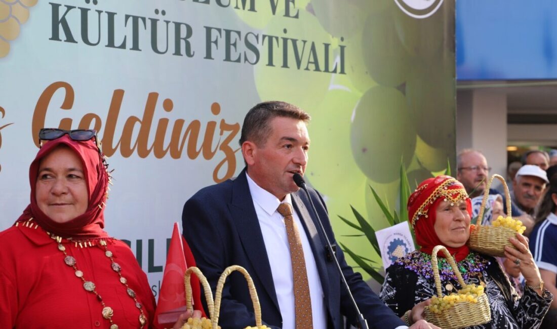 Saruhanlı 18. Üzüm Festivali ile renklendi Saruhanlı Belediyesi tarafından ilçenin başlıca gelir kaynağı olan üzümün tanıtımı