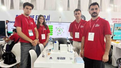 Sakarya Üniversitesi öğrencileri Ali Özmen, Sude Derin ve Ömer Faruk