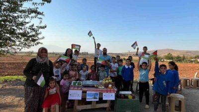 Hatay’da bir grup ilkokul öğrencisi, İsrail’in saldırılarında katledilen ve zor