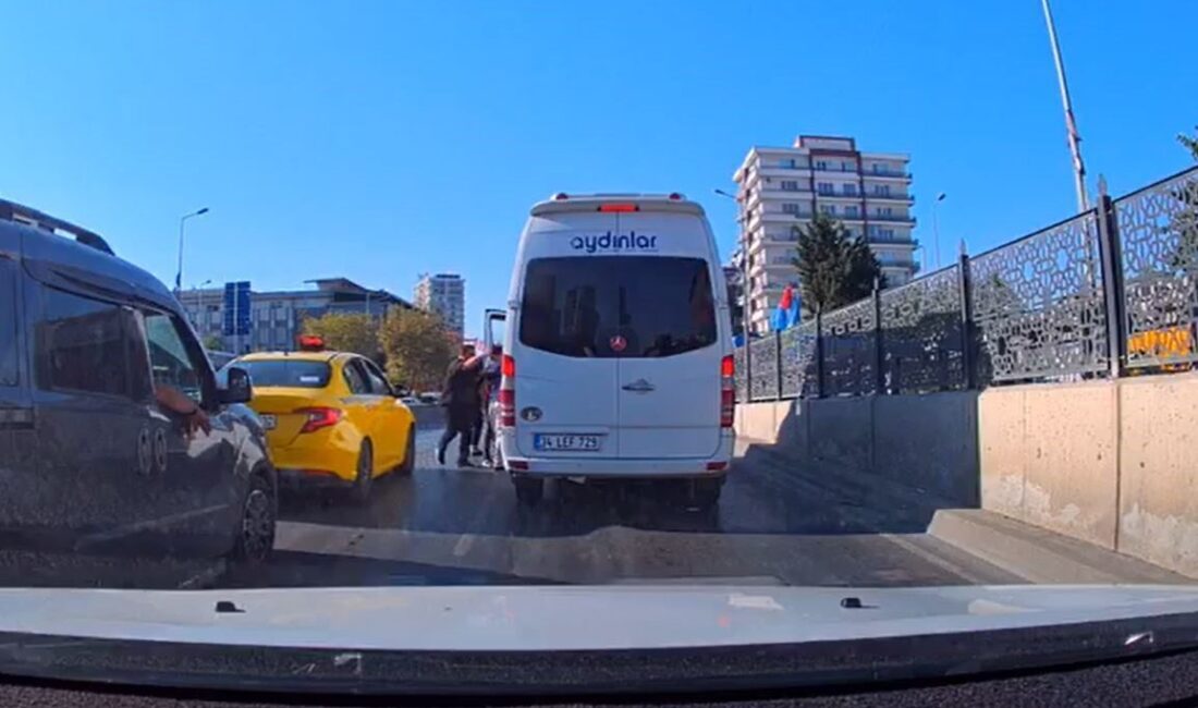 İstanbul’un Esenyurt ilçesinde iki ayrı motosiklette bulunan 3 kişi ile,