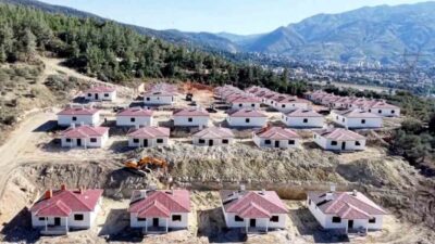 Hatay’ın İskenderun ilçesinde Şekere bölgesine inşa edilen köy evlerinde sona