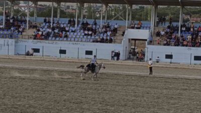 Manisa’nın Selendi ilçesinde düzenlenen atlı cirit müsabakalarının finalinde rakibini mağlup