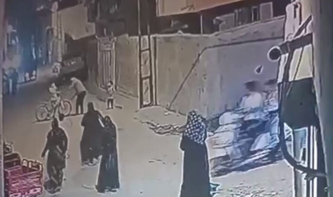 Sesinden rahatsız olduğu çocukları sopayla dövdü Adana’da bir şahıs, sokakta oyun oynayan çocukların sesinden rahatsız olarak