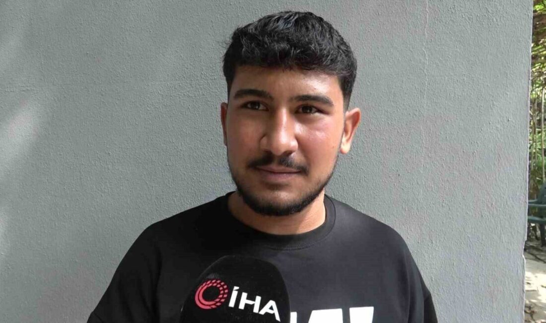 Hatay’da seyir halinde olan mikser dönüş esnasında yola beton döktü.