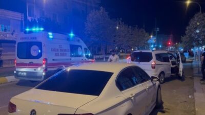 Şanlıurfa’nın Ceylanpınar ilçesinde seyir halindeki otomobile silahlı saldırı düzenlendi. Edinilen