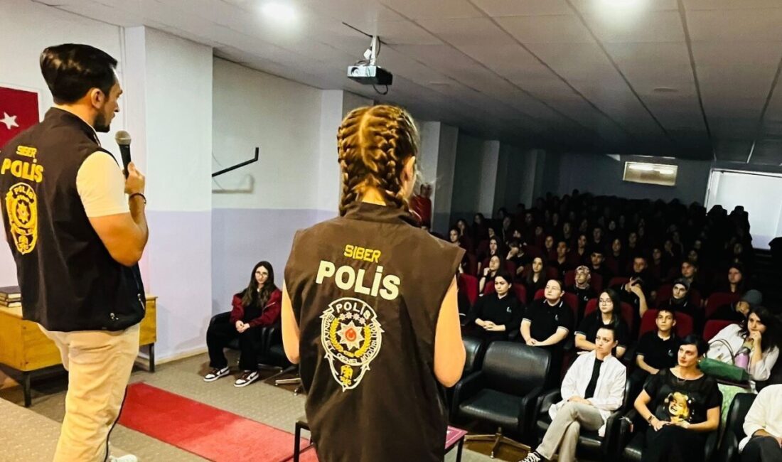 Siberay ekibinden öğrencilere siber güvenlik semineri Kütahya İl Emniyet Müdürlüğü Siberay ekipleri, siber suçların önlenmesi ve