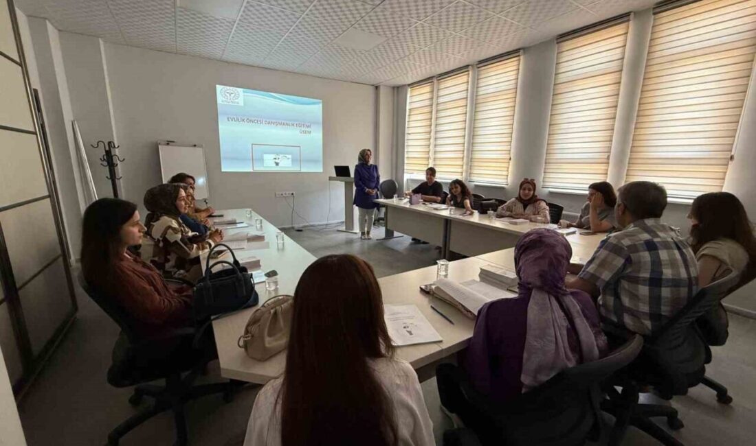 Siirt İl Sağlık Müdürlüğünden aile kurumunu güçlendirecek eğitim Siirt İl Sağlık Müdürlüğü, toplum sağlığının korunması ve aile kurumunun