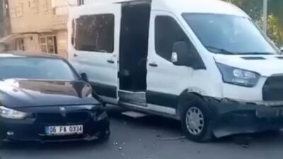 Siirt’te minibüs ile otomobilin çarpıştığı kaza maddi hasarla atlatıldı. Edinilen