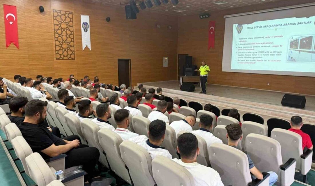 Siirt’te okul servis şoförlerine trafik güvenliği eğitimi verildi Siirt’te okul servis şoförleri ve rehber personele trafik güvenliği, trafik