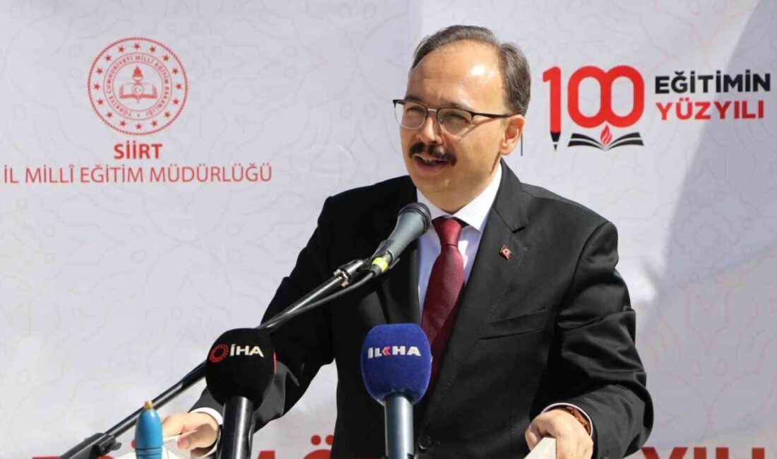 Siirt’te 2025-2026 eğitim-öğretim yılı, 80. Yıl İlköğretim Okulunda düzenlenen törenle