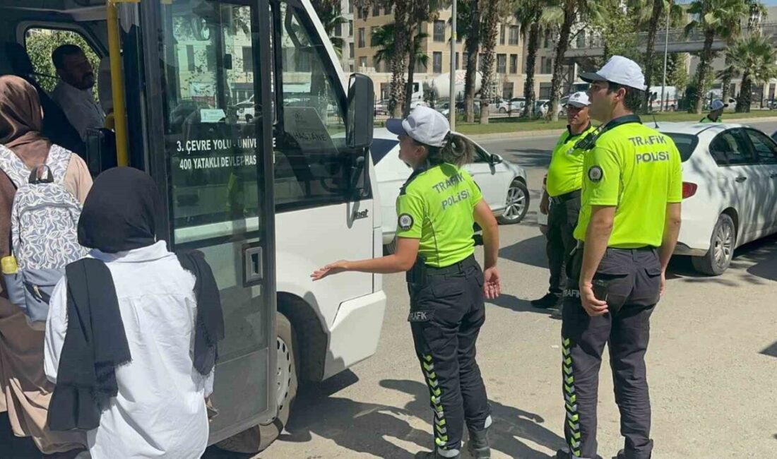 Adıyaman’da, hatalı parklardan dolayı durağa yanaşamadığını dile getiren minibüs sürücüsü