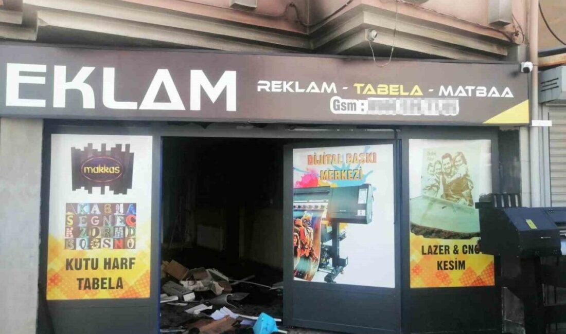 Simav’da iş yerinde çıkan yangın büyümeden söndürüldü Kütahya’nın Simav ilçesinde bir iş yerinde çıkan yangın, itfaiyenin zamanında
