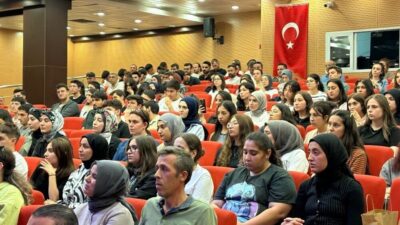 Sincan Belediyesi tarafından düzenlenen ’Gençsin’ etkinliği kapsamında öğrenciler başarı hikayelerini