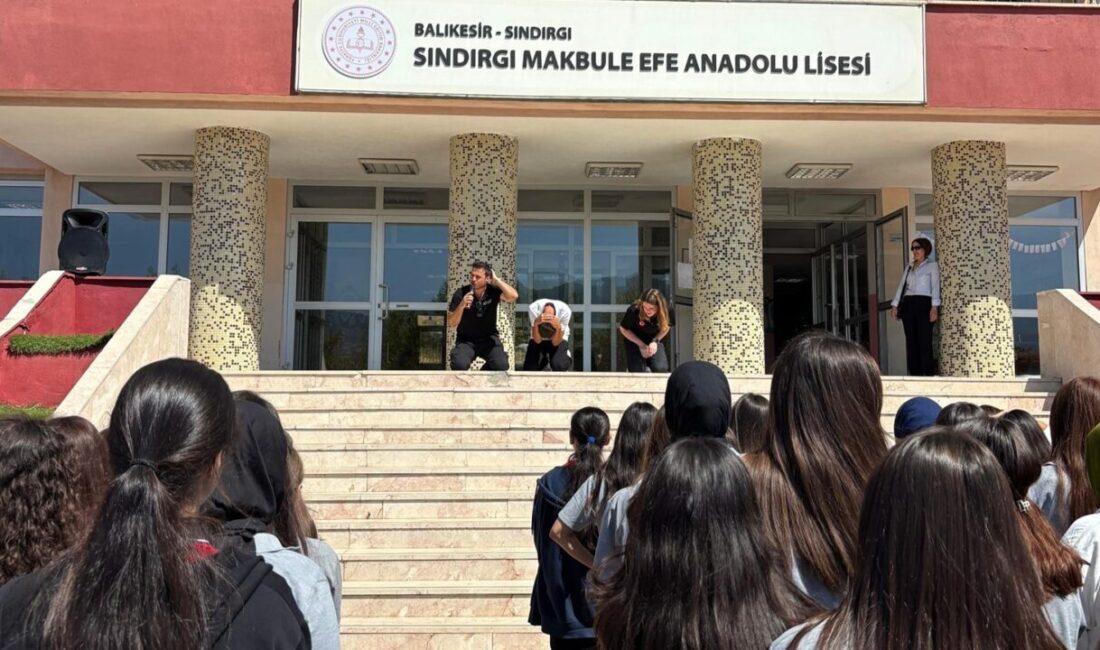Sındırgı’da öğrenciler deprem bilinciyle yetişiyor Balıkesir’in Sındırgı ilçesinde 10 Ağustos’ta yaşanan depremin ardından artçı sarsıntılar