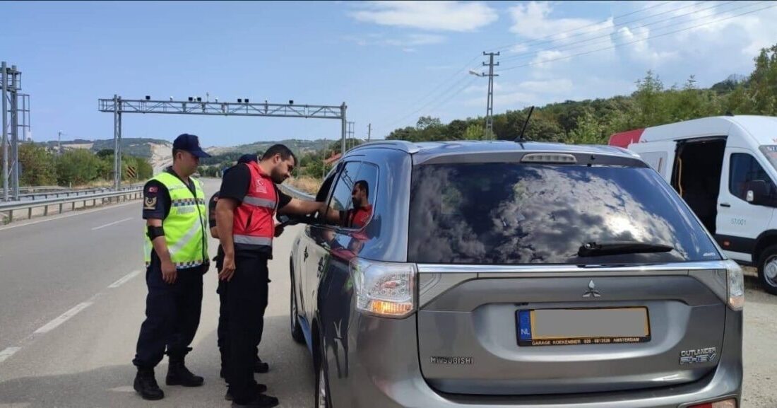 Sinop’ta jandarma tarafından yapılan huzur uygulamasında bin 591 kişi sorgulandı,
