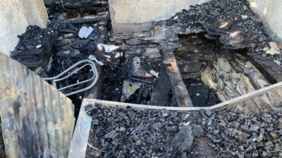 Sinop’un Durağan ilçesinde çıkan yangında bir ev kullanılamaz hale geldi.