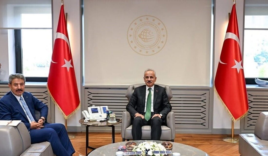 Şırnak’ın ulaşım ağı güçleniyor: Bakanlık yeni yol projesine start verdi Şırnak’ta uzun süredir beklenen ulaşım projelerinde önemli bir adım atıldı.