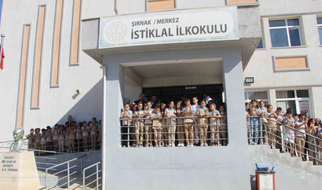 Şırnak’ta yeni eğitim öğretim döneminin ilk zili çaldı Şırnak Valisi Birol Ekici’nin katılımıyla düzenlenen törende 2025-2026 eğitim öğretim