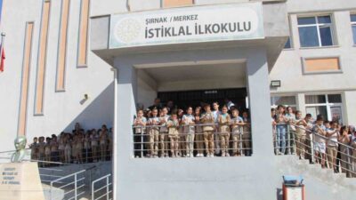 Şırnak Valisi Birol Ekici’nin katılımıyla düzenlenen törende 2025-2026 eğitim öğretim