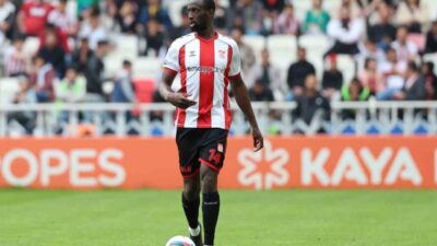 Sivasspor, takımdan ayrılan Fransız futbolcu Samba Camara’ya teşekkür etti. Kırmızı-beyazlı